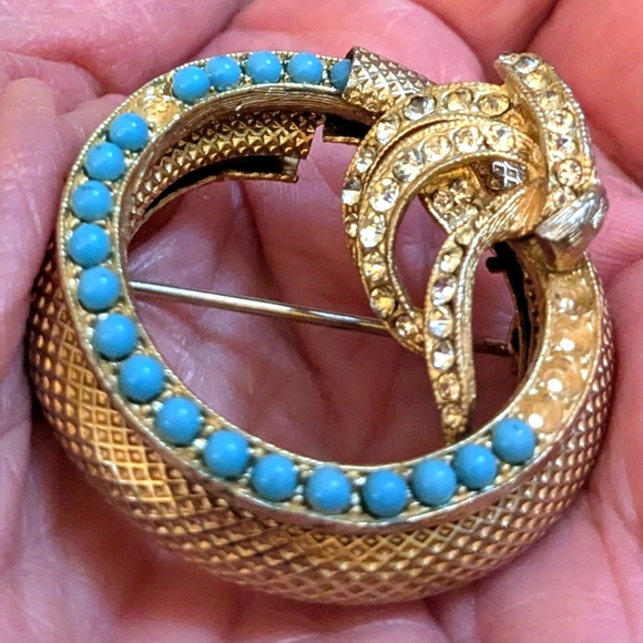 Vintage Napier 50s gold tone circle pin turquoise rhinestone crystal collectible - Picture 1 of 13